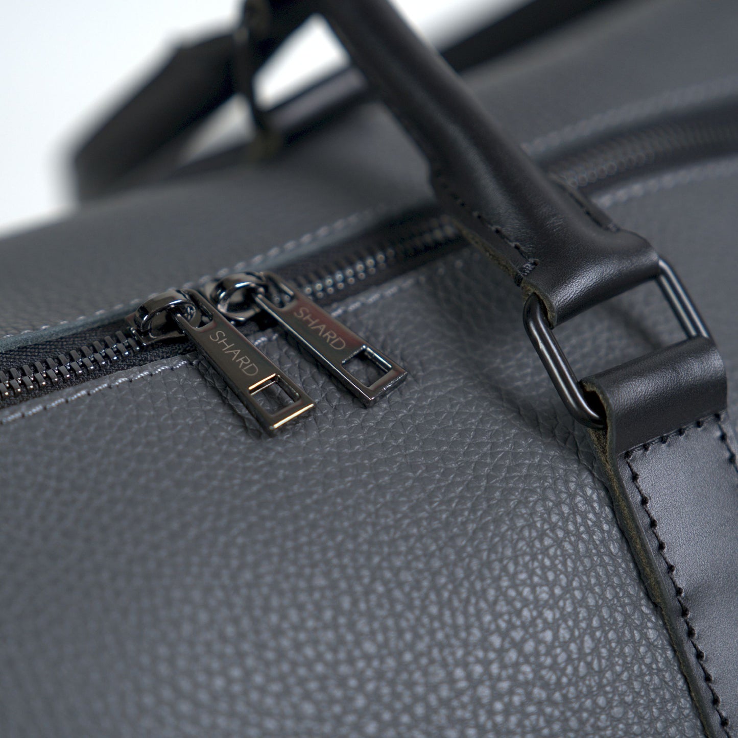 Cestovní taška s popruhem Esence