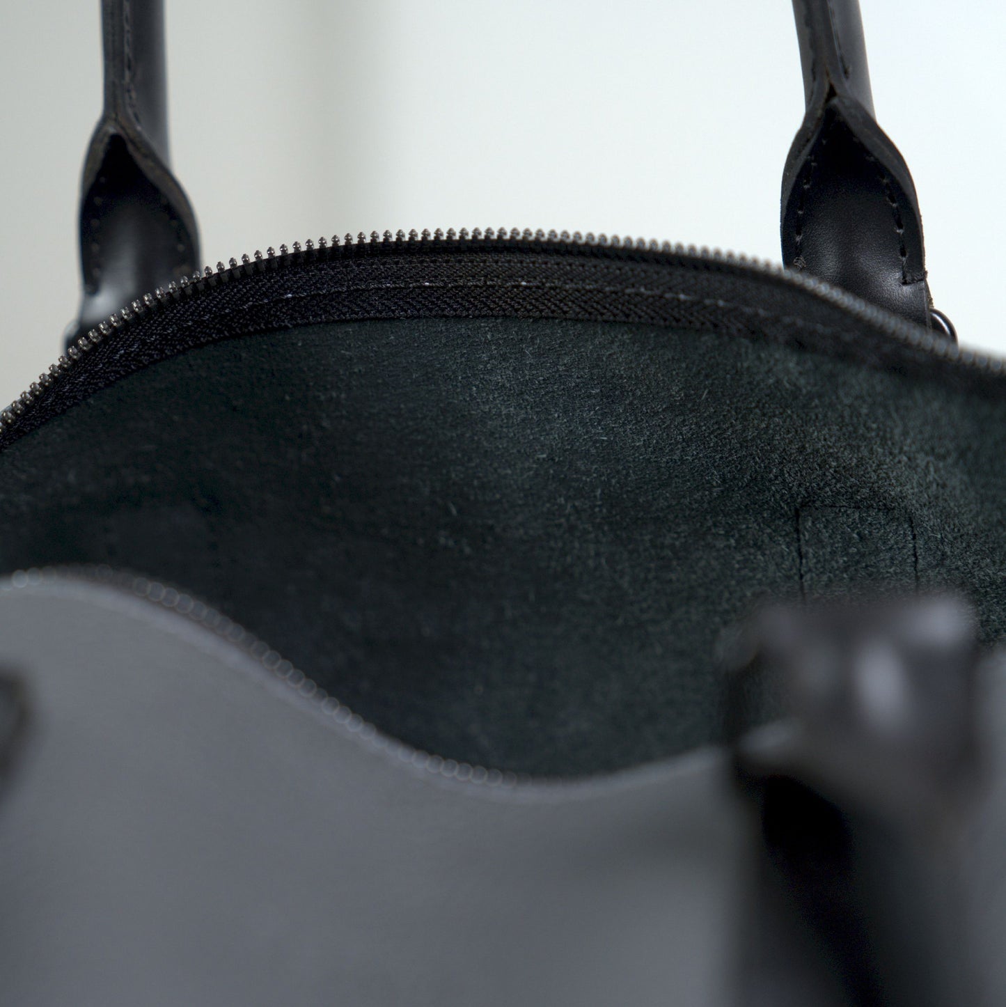 Cestovní taška s popruhem Esence